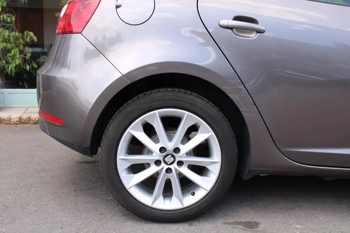 2015-seat-ibiza-14-toca-hatchback-5d-big-17