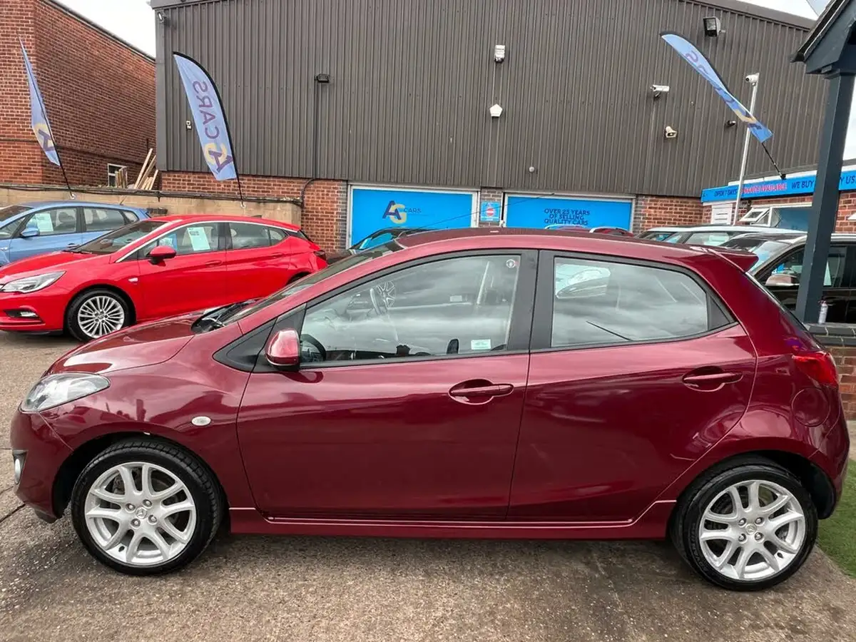 2011-mazda-mazda2-13-takuya-big-39