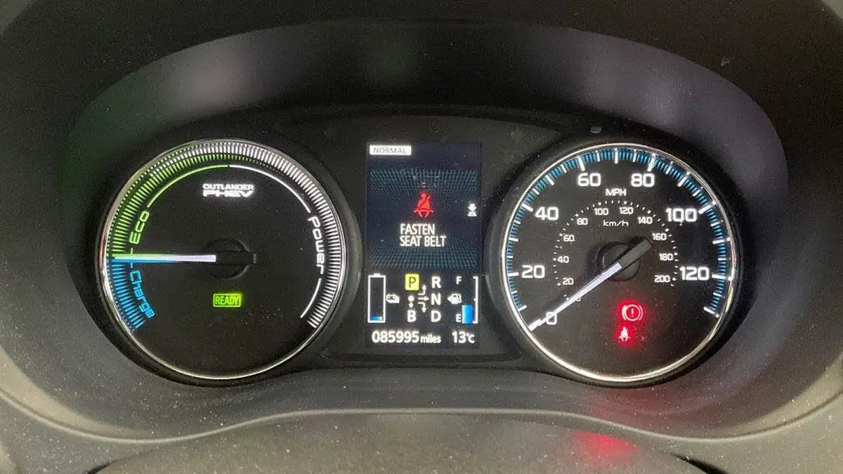2014-mitsubishi-outlander-20-gx4h-big-9