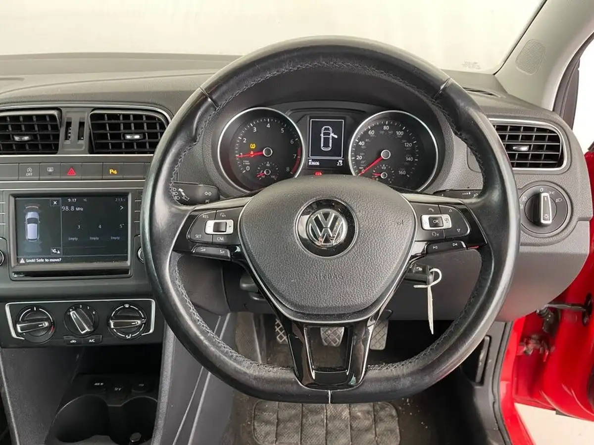2016-volkswagen-polo-big-11