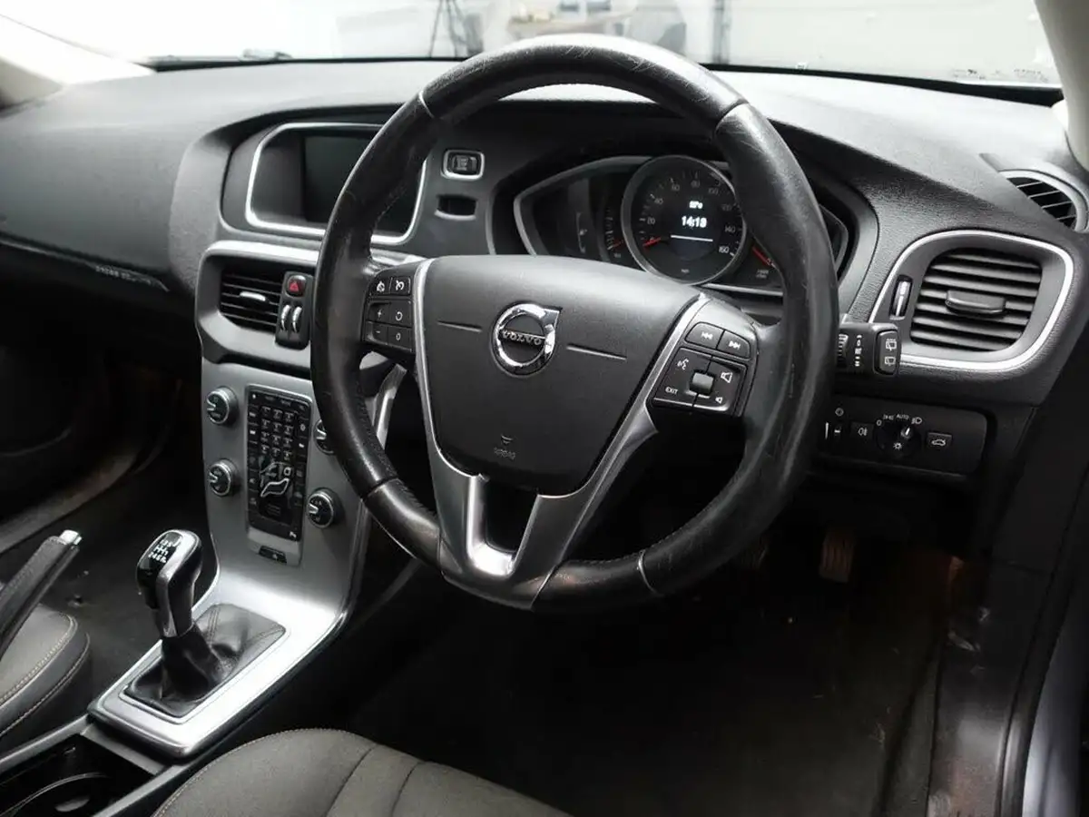 2017-volvo-v40-20-t3-cross-country-nav-plus-big-19