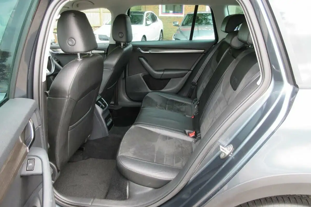 2014-skoda-octavia-20tdi-scout-184ps-dsg-big-40
