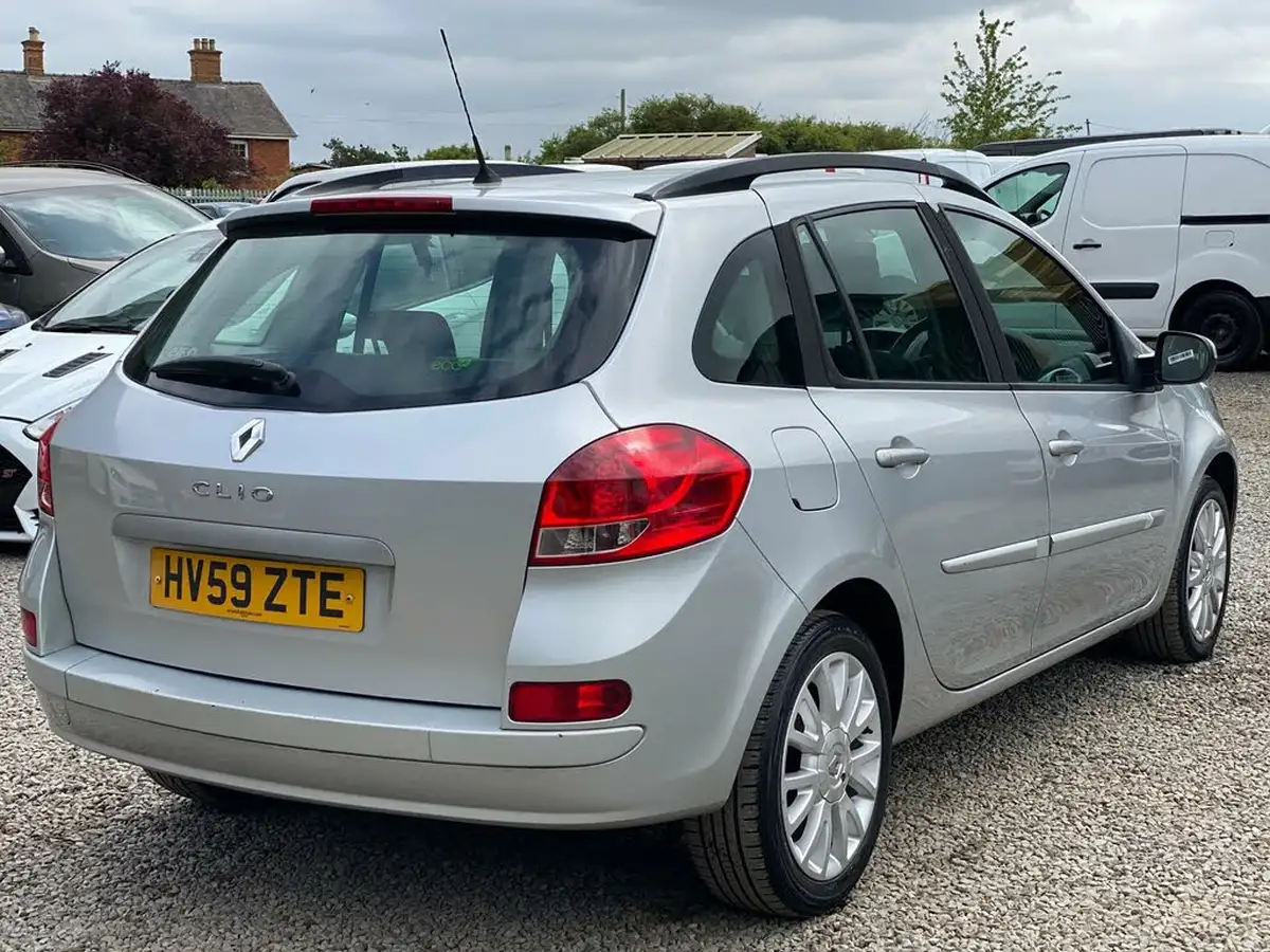 2010-renault-clio-12-dynamique-75bhp-sport-tourer-5d-big-4