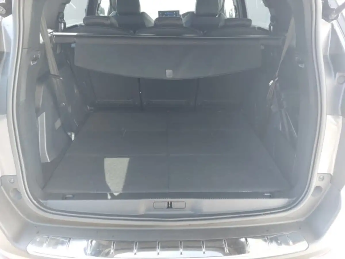 2024-peugeot-5008-suv-12-puretech-allure-130ps-eat8-big-7