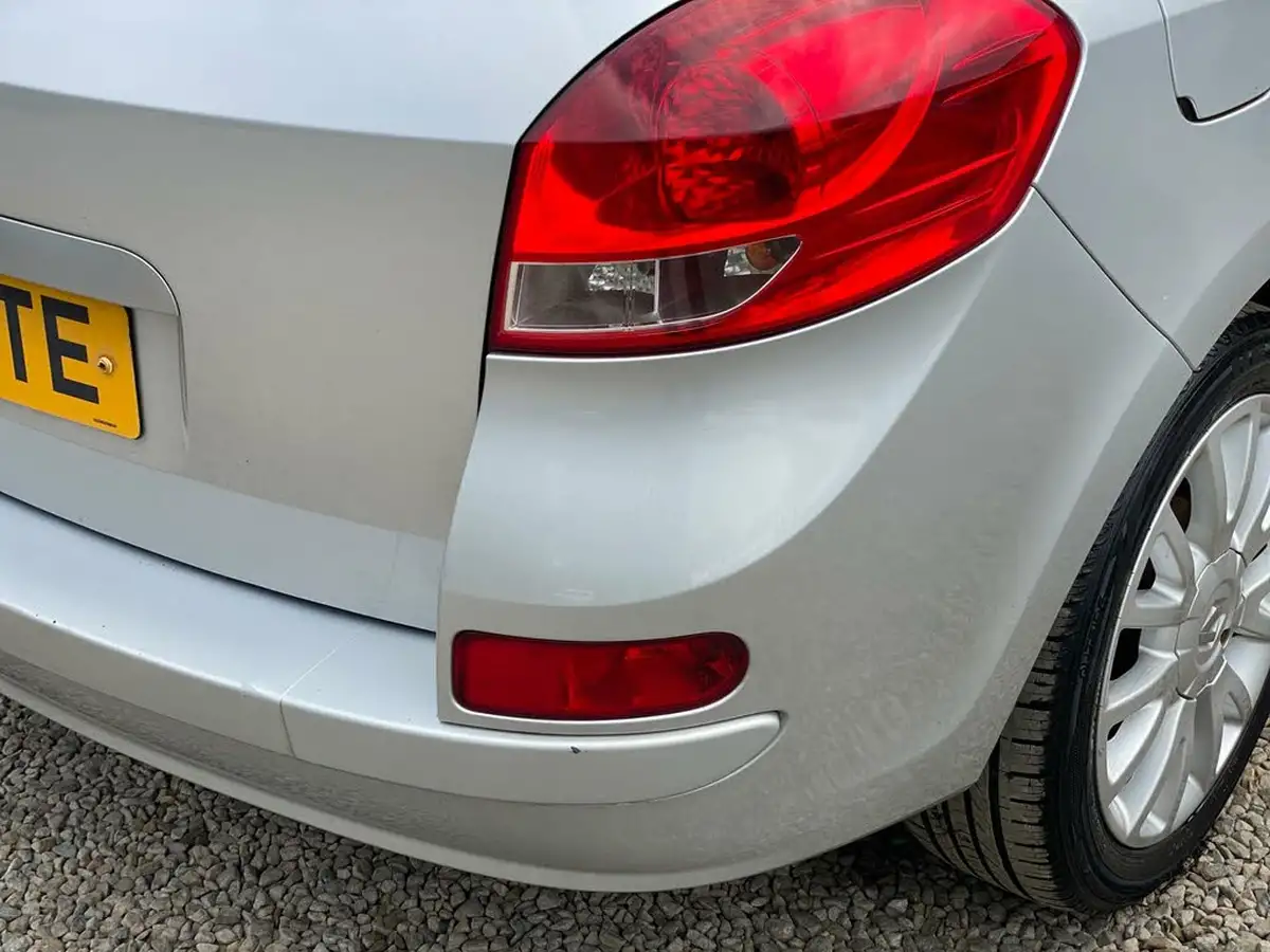 2010-renault-clio-12-dynamique-75bhp-sport-tourer-5d-big-28