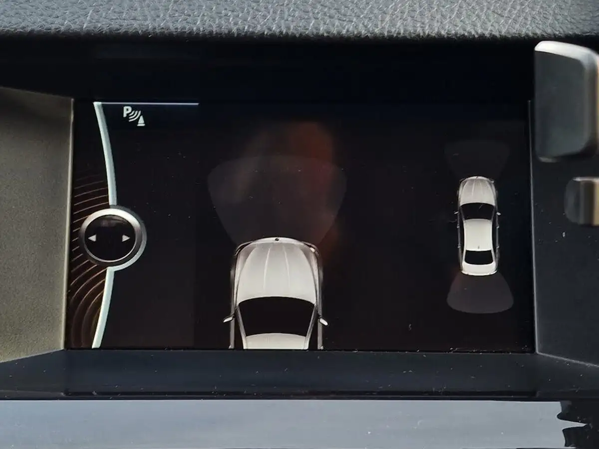 2013-bmw-5-series-20td-518d-se-saloon-4d-big-21