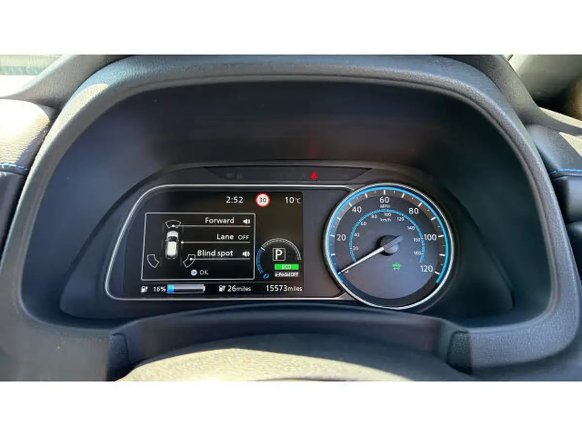 2022-nissan-leaf-e-tekna-39kwh-big-17