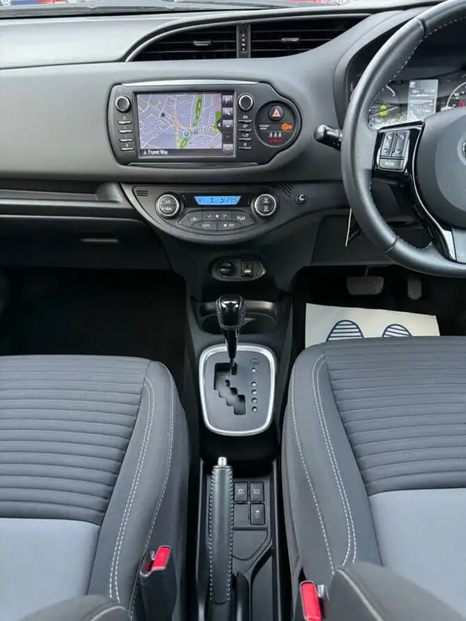 2018-toyota-yaris-15-vvt-i-icon-tech-98bhp-hybrid-1497cc-e-cvt-big-52