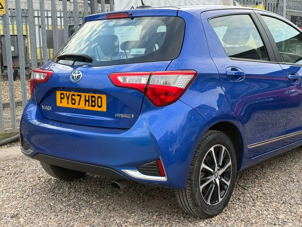 2018-toyota-yaris-15-vvt-i-icon-tech-98bhp-hybrid-1497cc-e-cvt-big-7