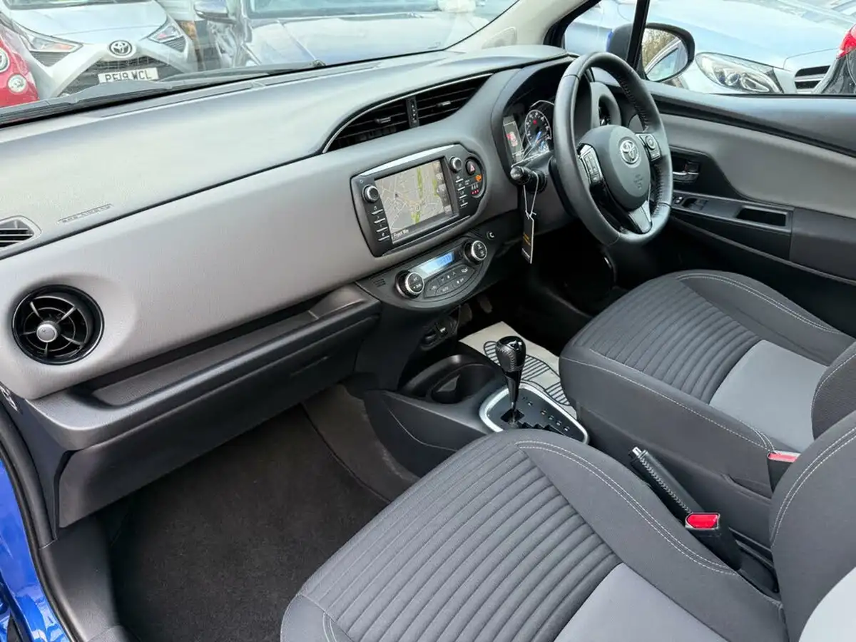 2018-toyota-yaris-15-vvt-i-icon-tech-98bhp-hybrid-1497cc-e-cvt-big-28