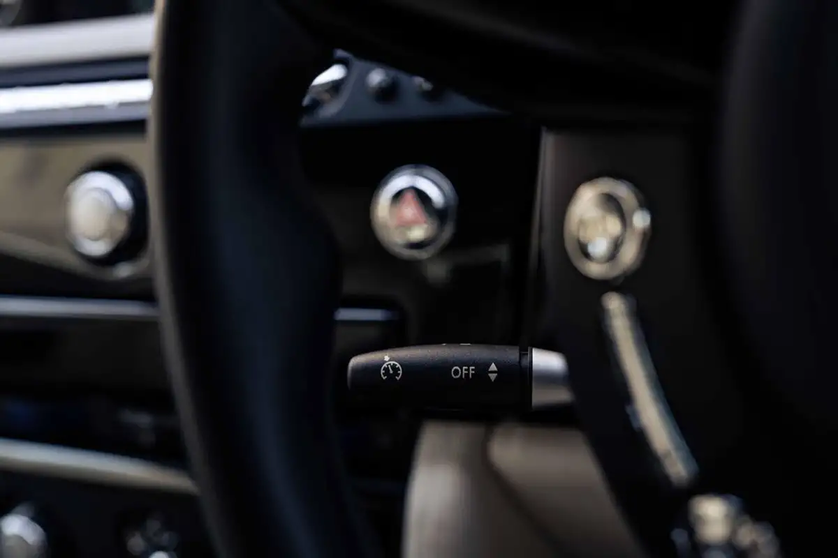 2016-rolls-royce-phantom-big-25