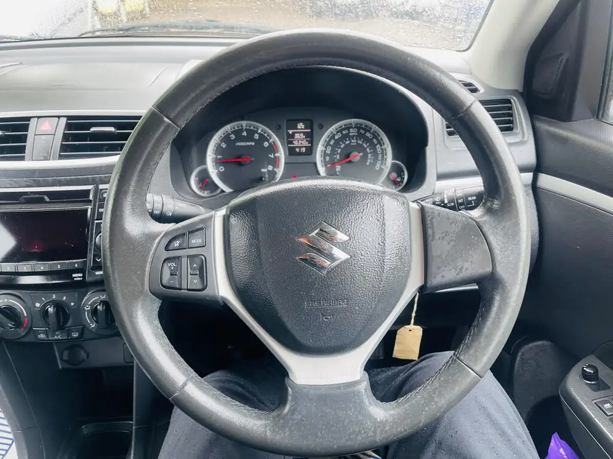 2011-suzuki-swift-12-sz3-5d-big-40