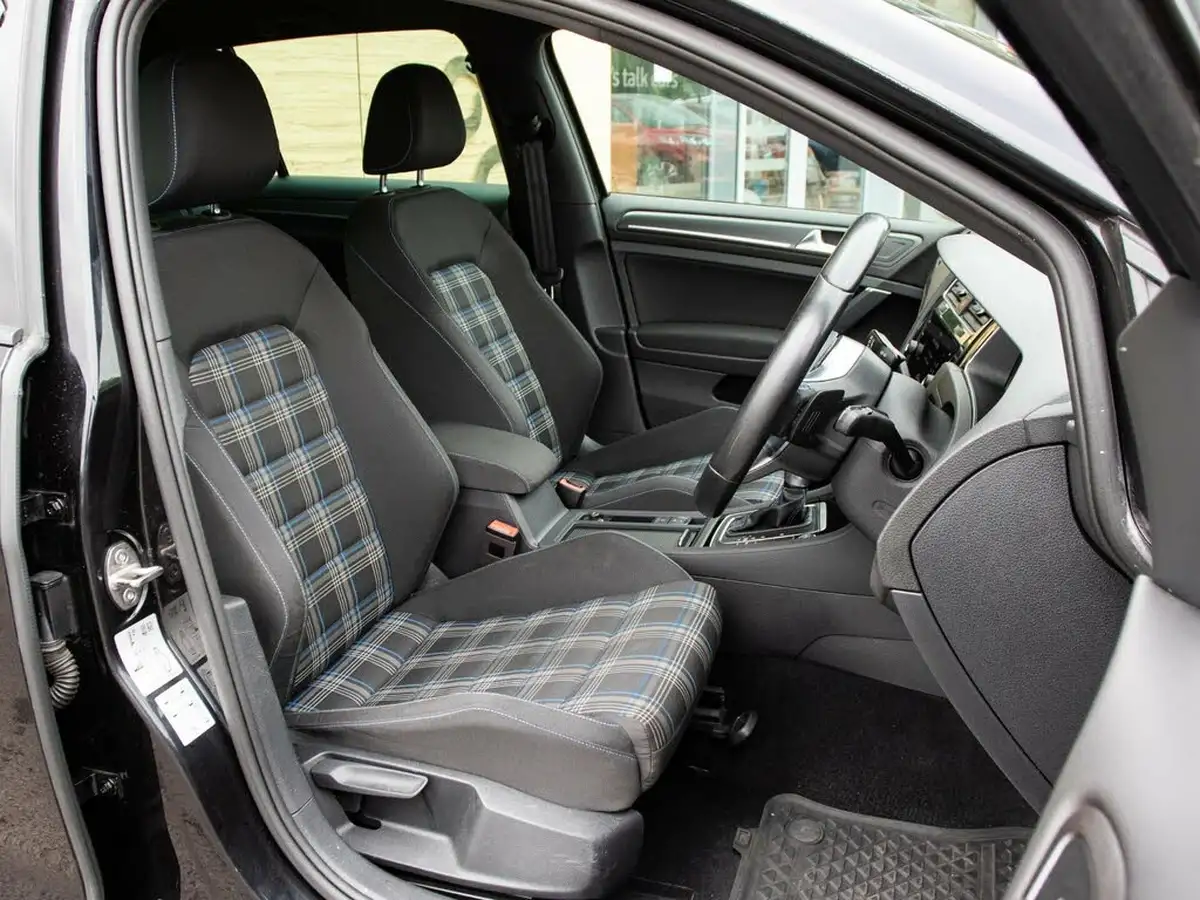 2020-volkswagen-golf-14-tsi-gte-advance-big-29