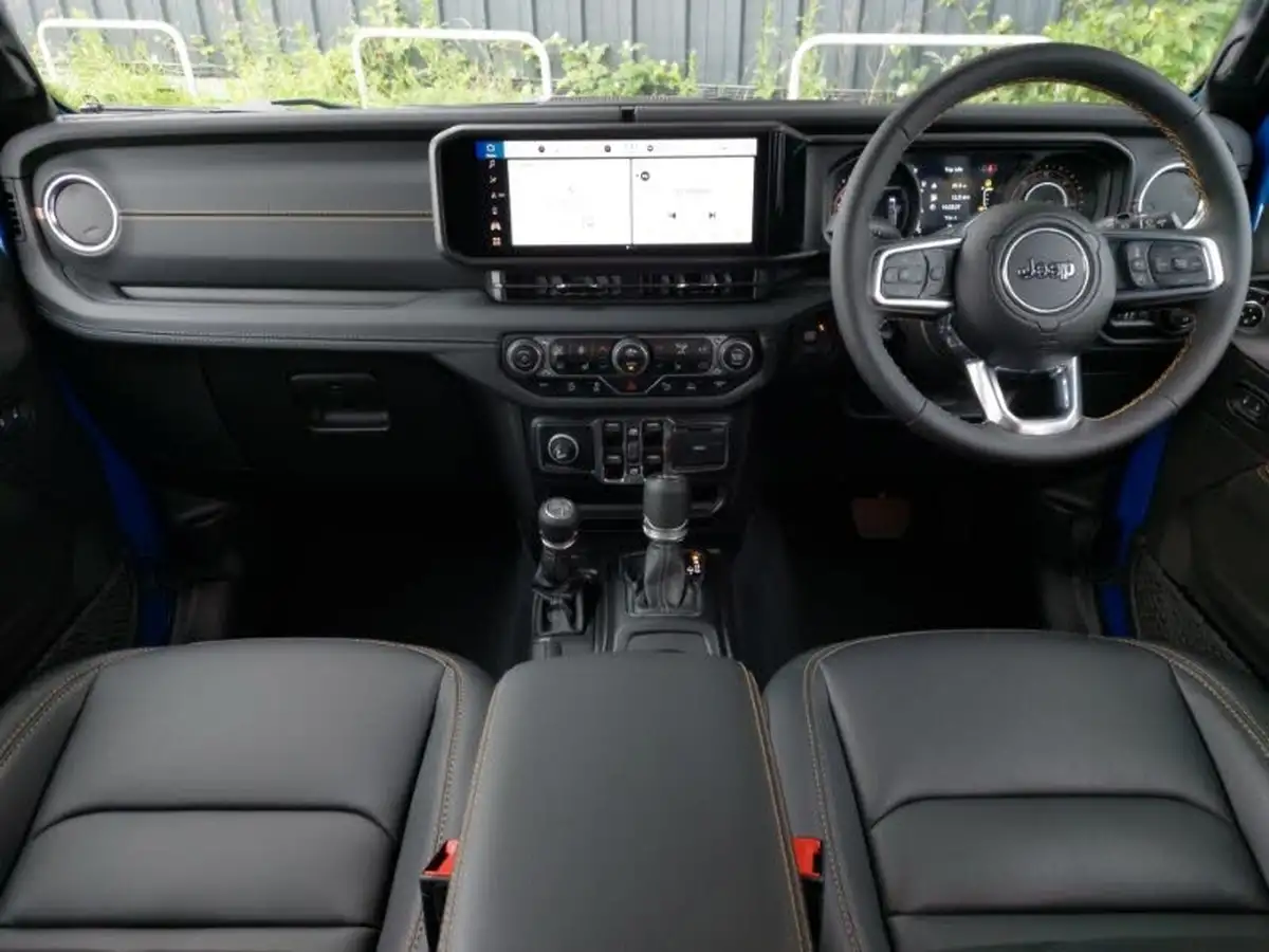 2025-jeep-wrangler-20-gme-sahara-big-2