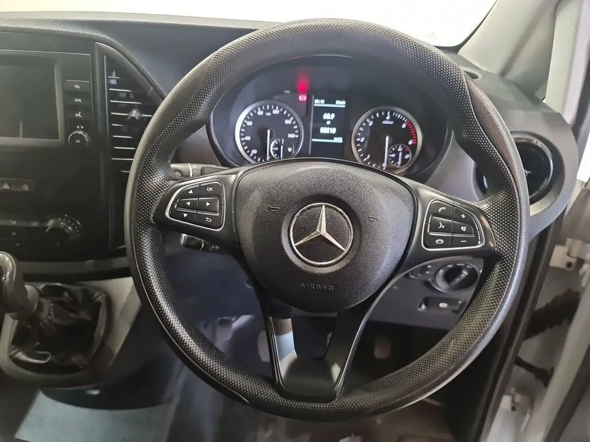 2021-mercedes-benz-vito-18-cdi-114-progressive-l2-panel-big-17