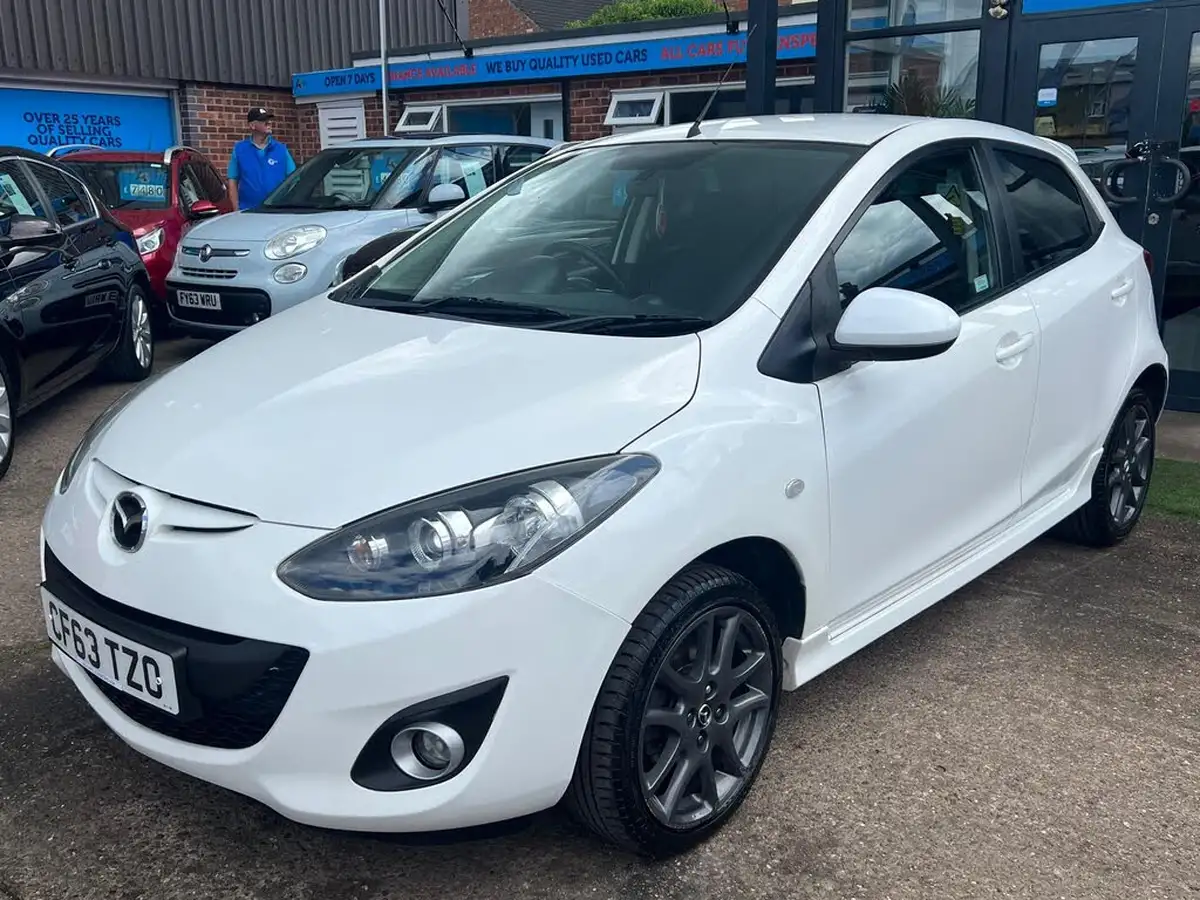 2013-mazda-mazda2-13-venture-big-47