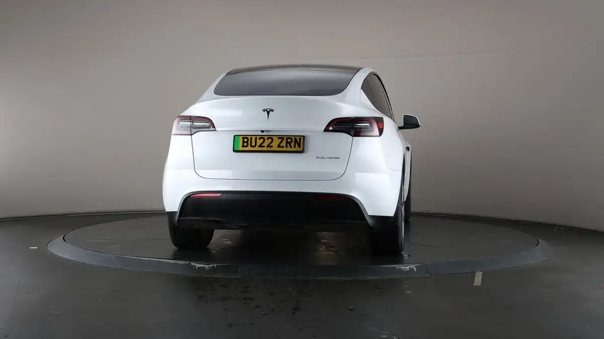 2022-tesla-model-y-e-long-range-big-72