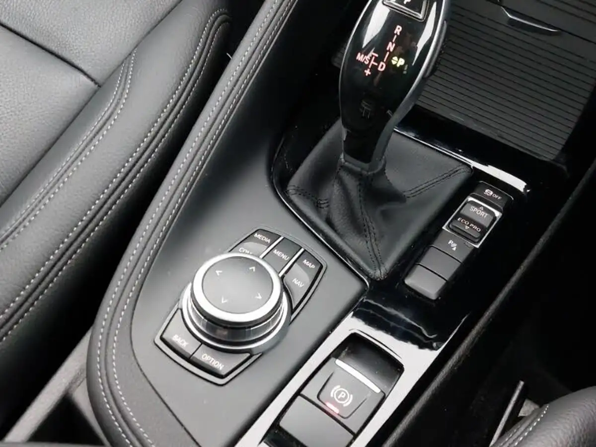 2021-bmw-x1-20-sdrive20i-xline-big-14