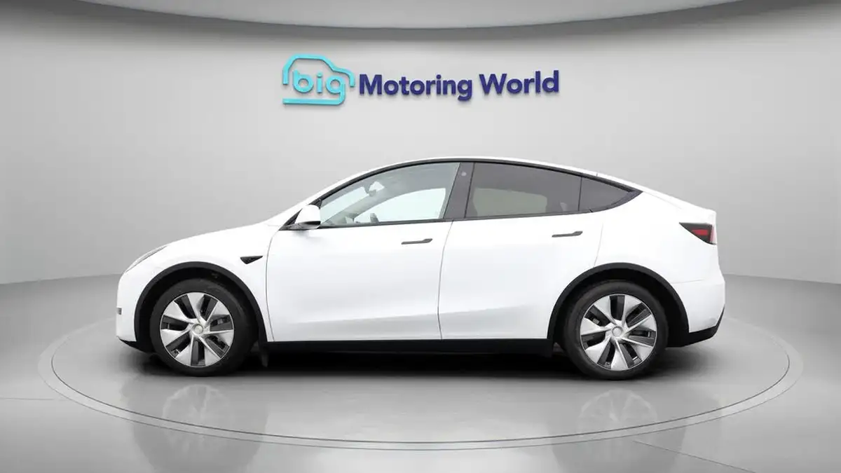 2023-tesla-model-y-e-rwd-big-4