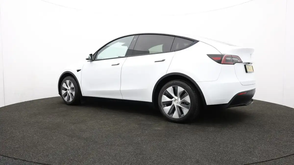 2023-tesla-model-y-e-rwd-big-76