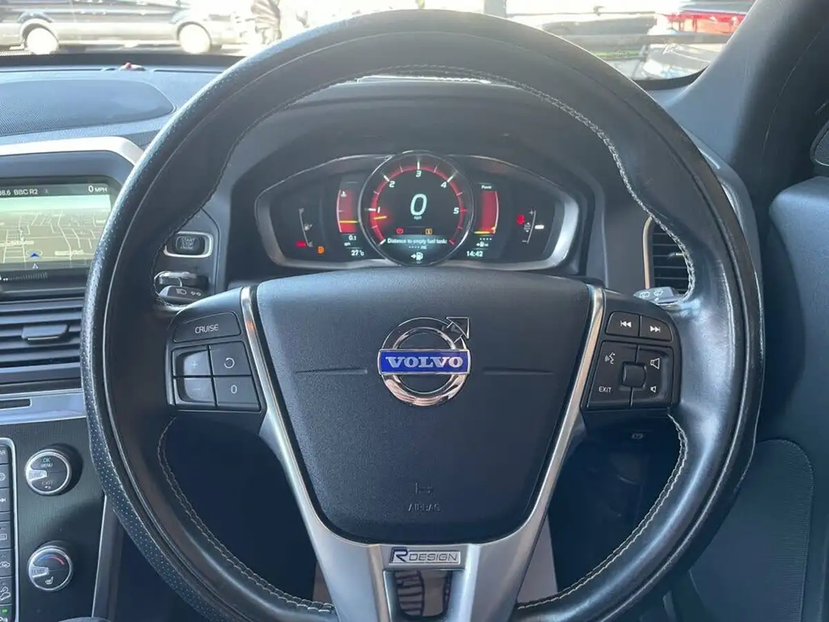 2014-volvo-xc60-24td-d4-r-design-181bhp-nav-ss-big-39