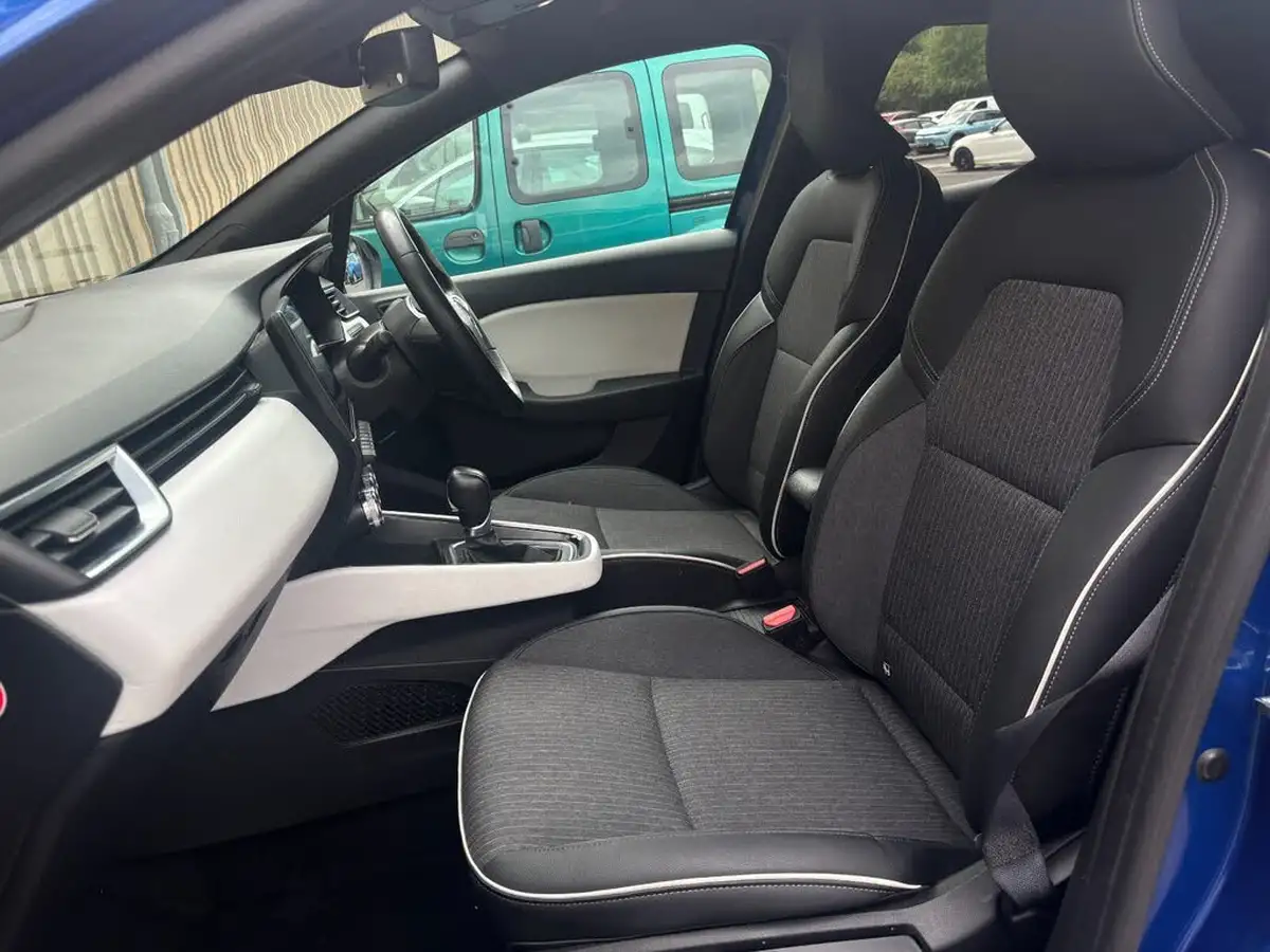 2022-renault-clio-16-techno-big-12