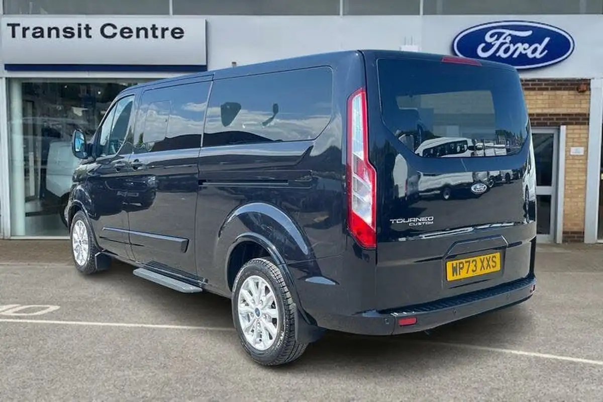 2023-ford-tourneo-custom-big-1