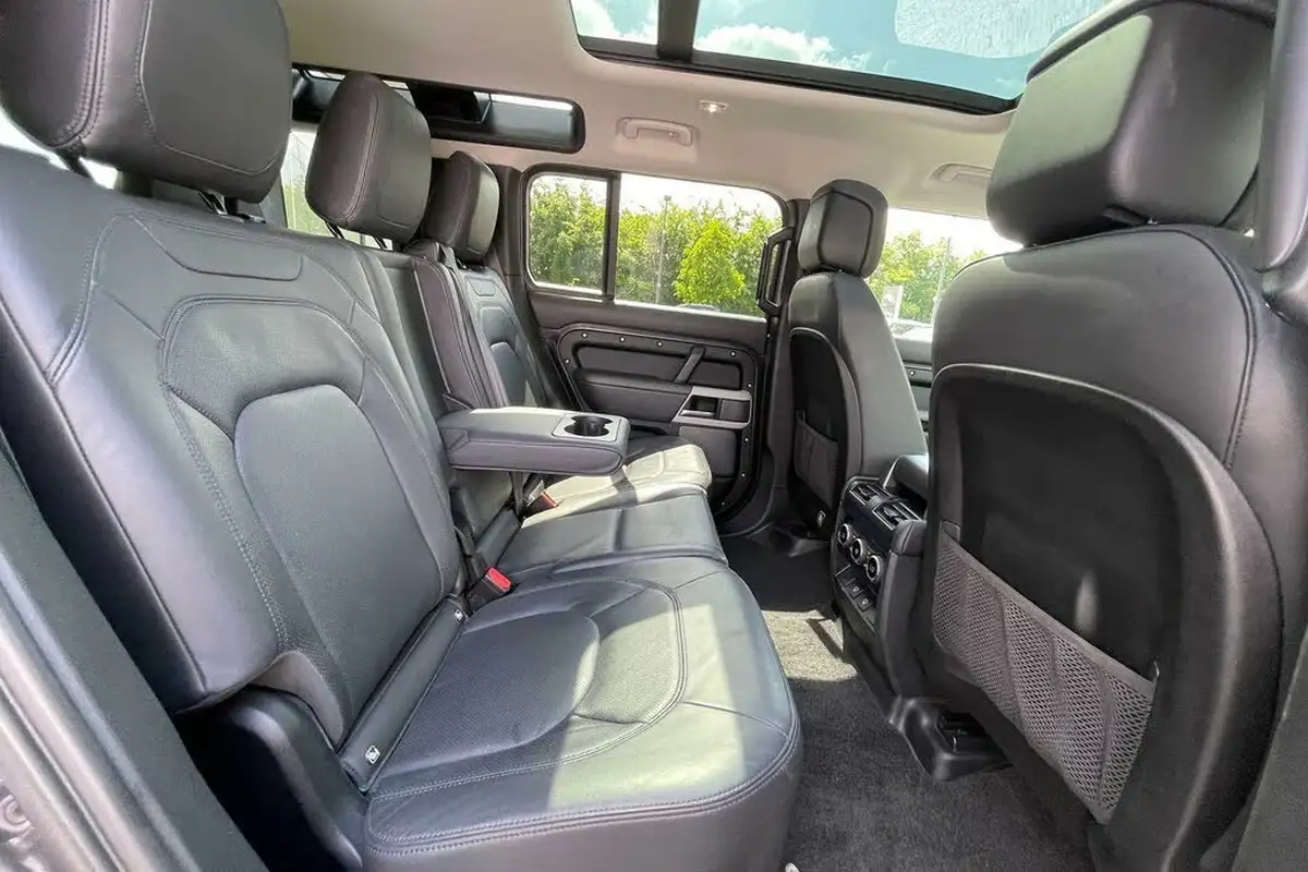 2022-land-rover-110-defender-30-d300-hse-big-46