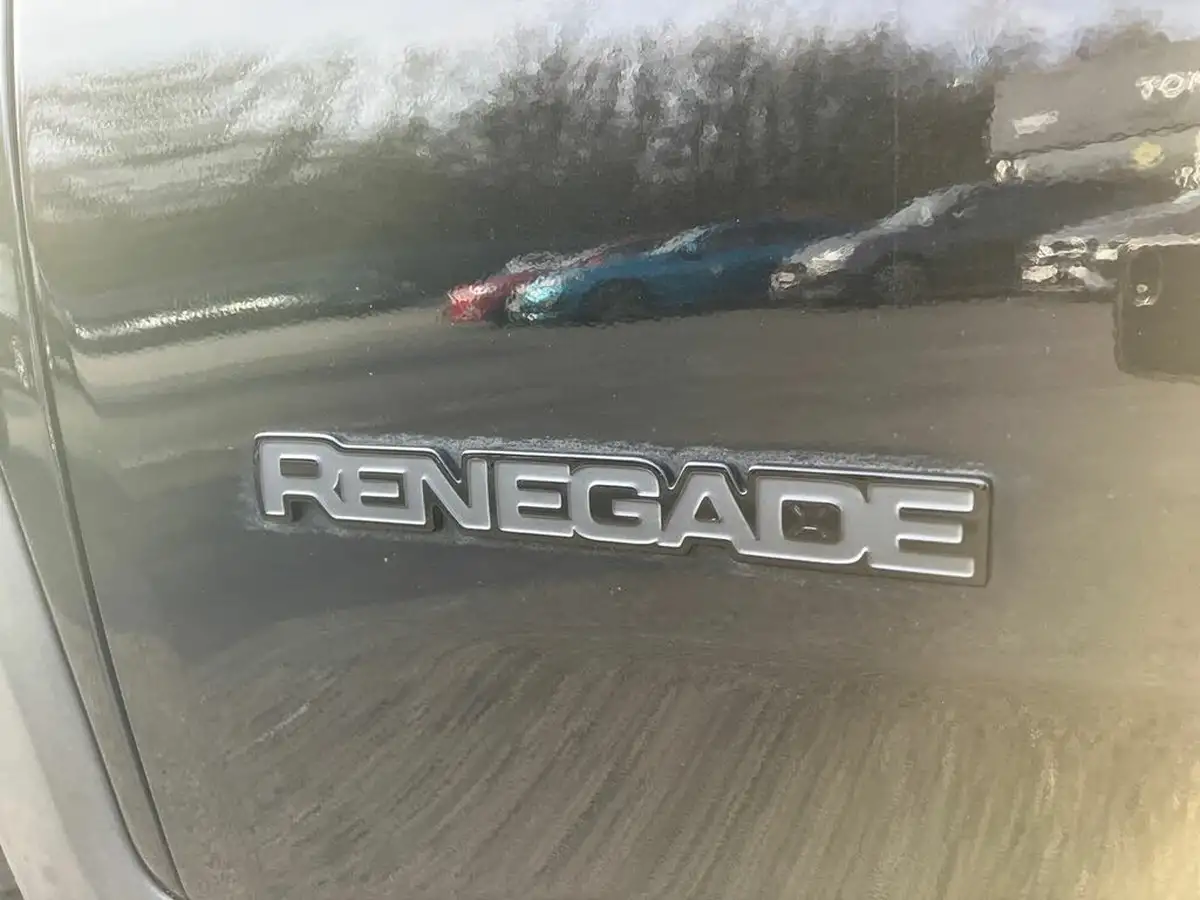 2021-jeep-renegade-13-gse-night-eagle-big-24