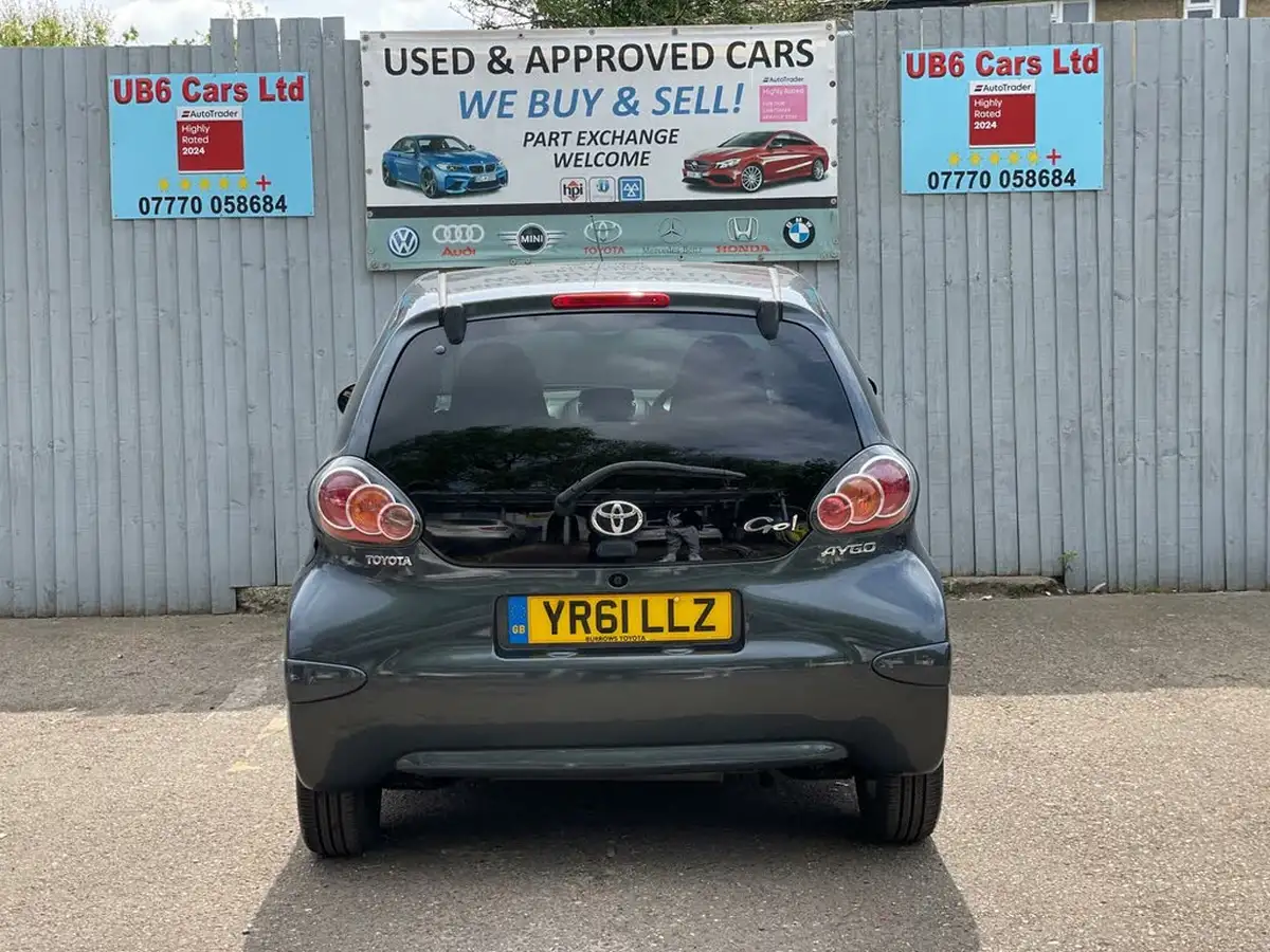 2011-toyota-aygo-10-aygo-go-vvt-i-5d-big-28