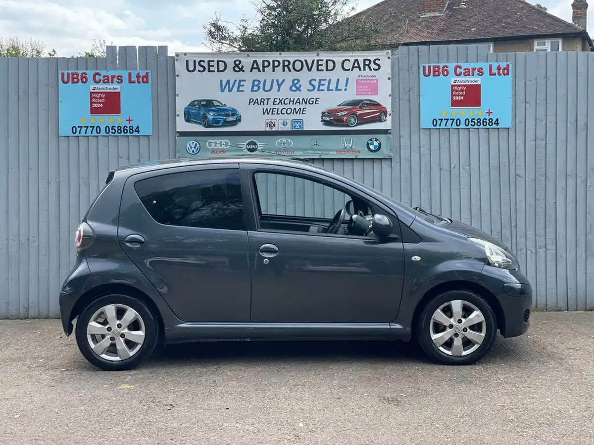 2011-toyota-aygo-10-aygo-go-vvt-i-5d-big-4
