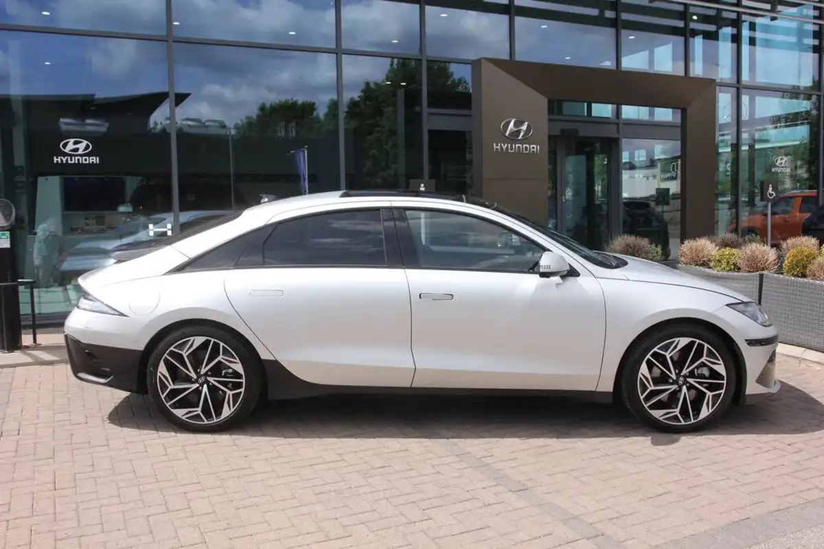 2024-hyundai-ioniq-6-e-ultimate-228ps-single-motor-rwd-big-3