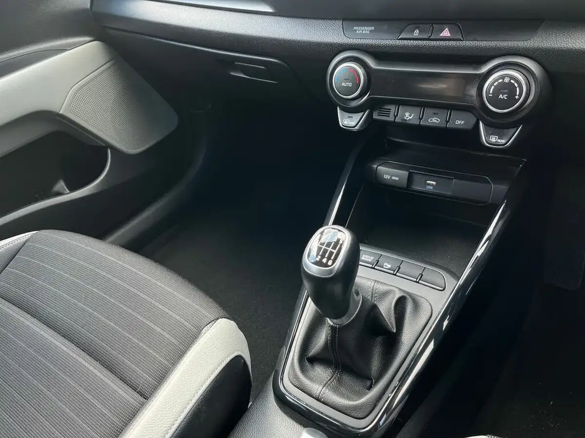 2022-kia-stonic-10-t-gdi-connect-big-14
