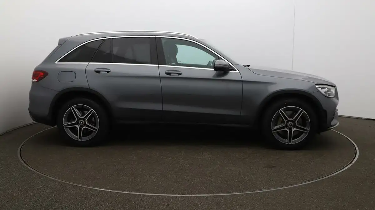 2022-mercedes-benz-glc-class-20d-glc220d-amg-line-195ps-station-wagon-5d-1950cc-4matic-plus-big-48