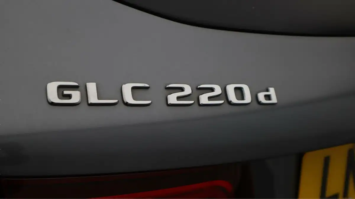 2022-mercedes-benz-glc-class-20d-glc220d-amg-line-195ps-station-wagon-5d-1950cc-4matic-plus-big-20