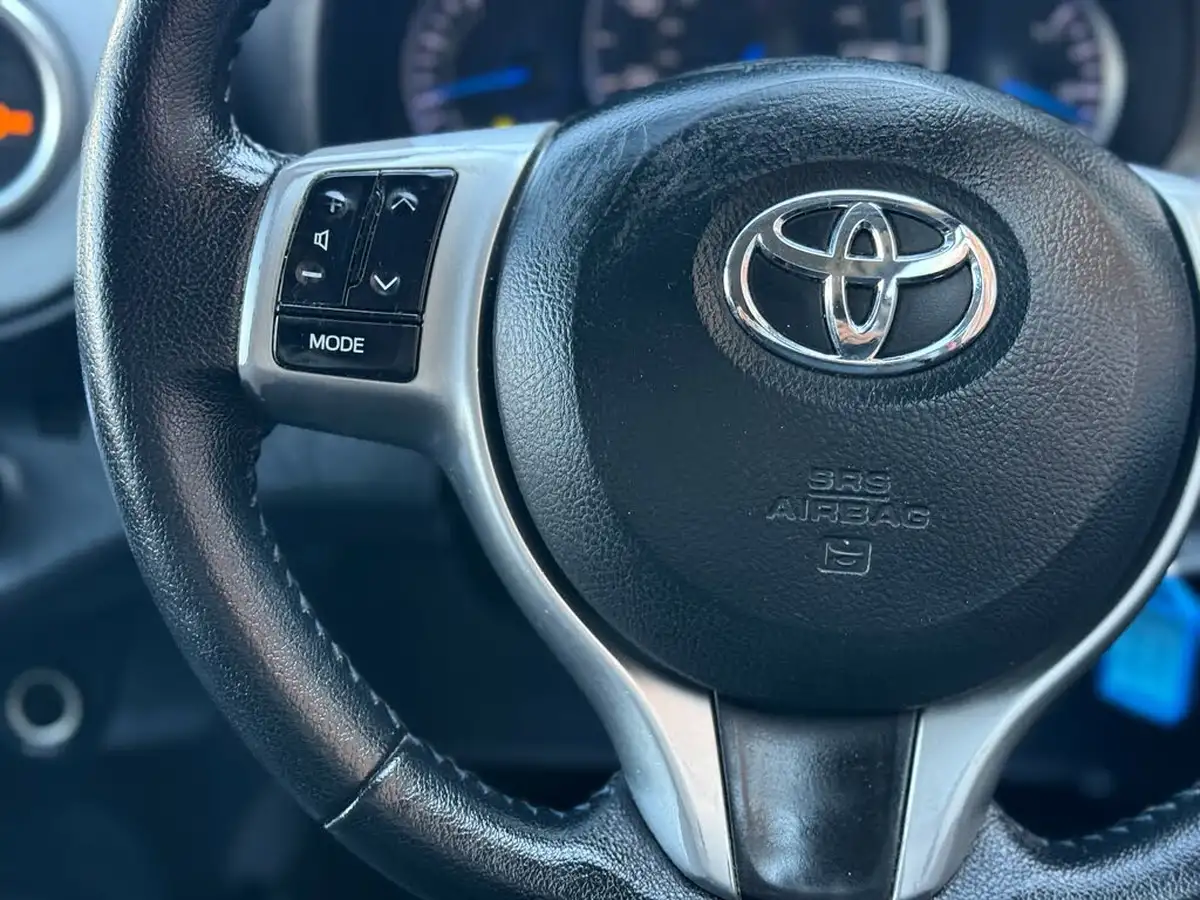 2013-toyota-yaris-15-vvt-i-t4-big-13