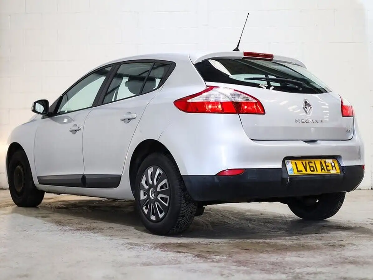 2011-renault-megane-15td-expression-15dci-110-fap-eco-hatchback-5d-big-2