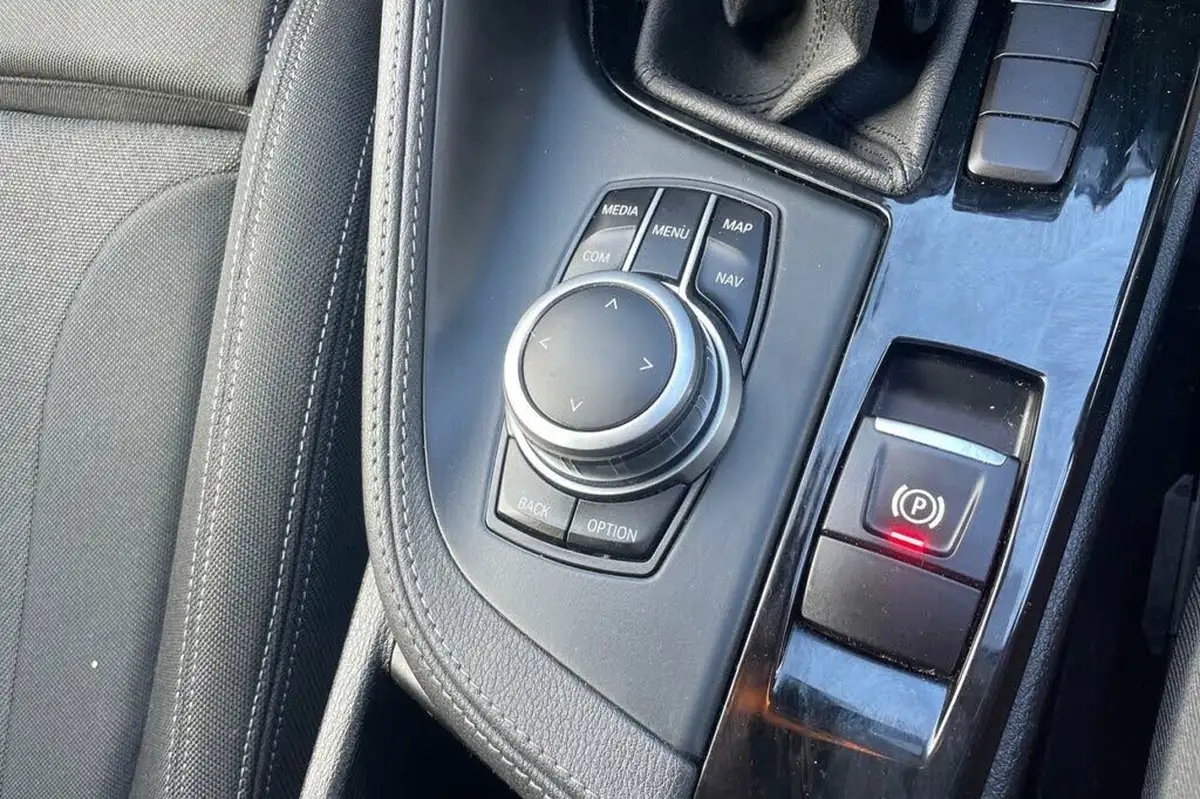 2019-bmw-x1-20td-sdrive18d-sport-big-15