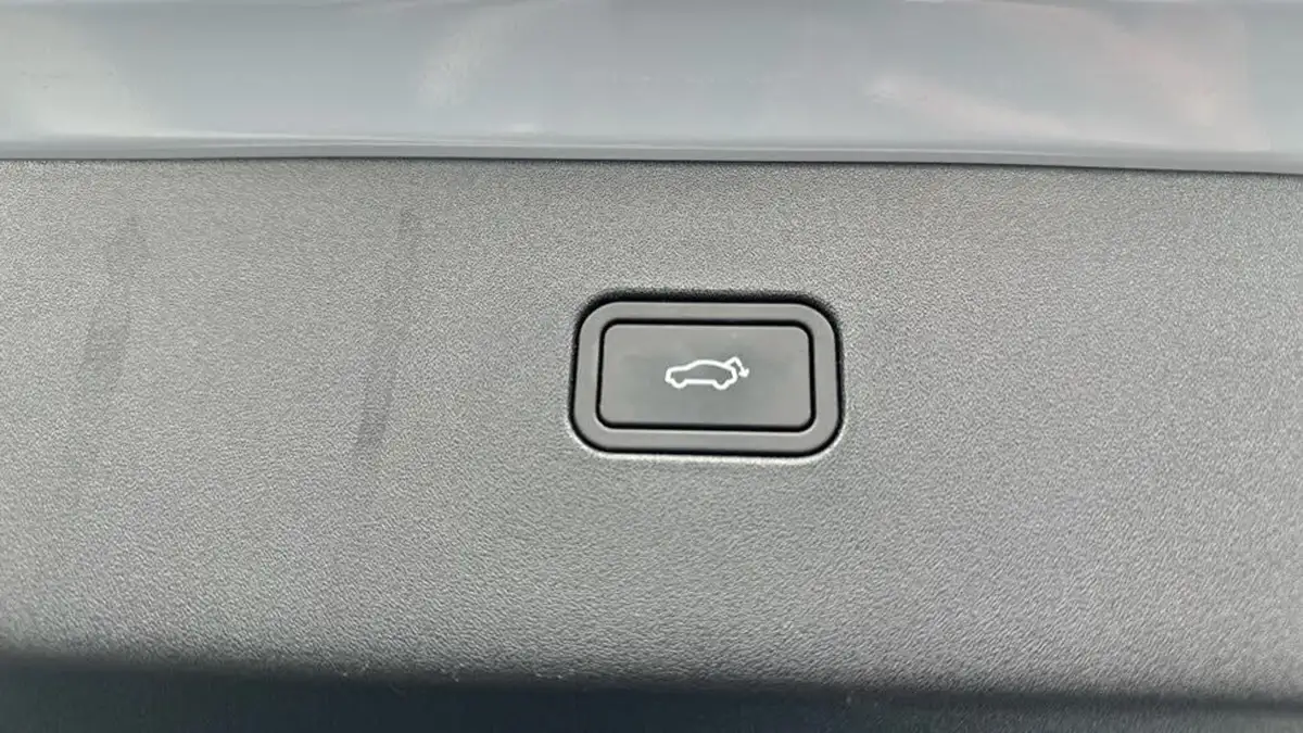 2024-volvo-ex30-e-single-motor-plus-extended-range-big-23