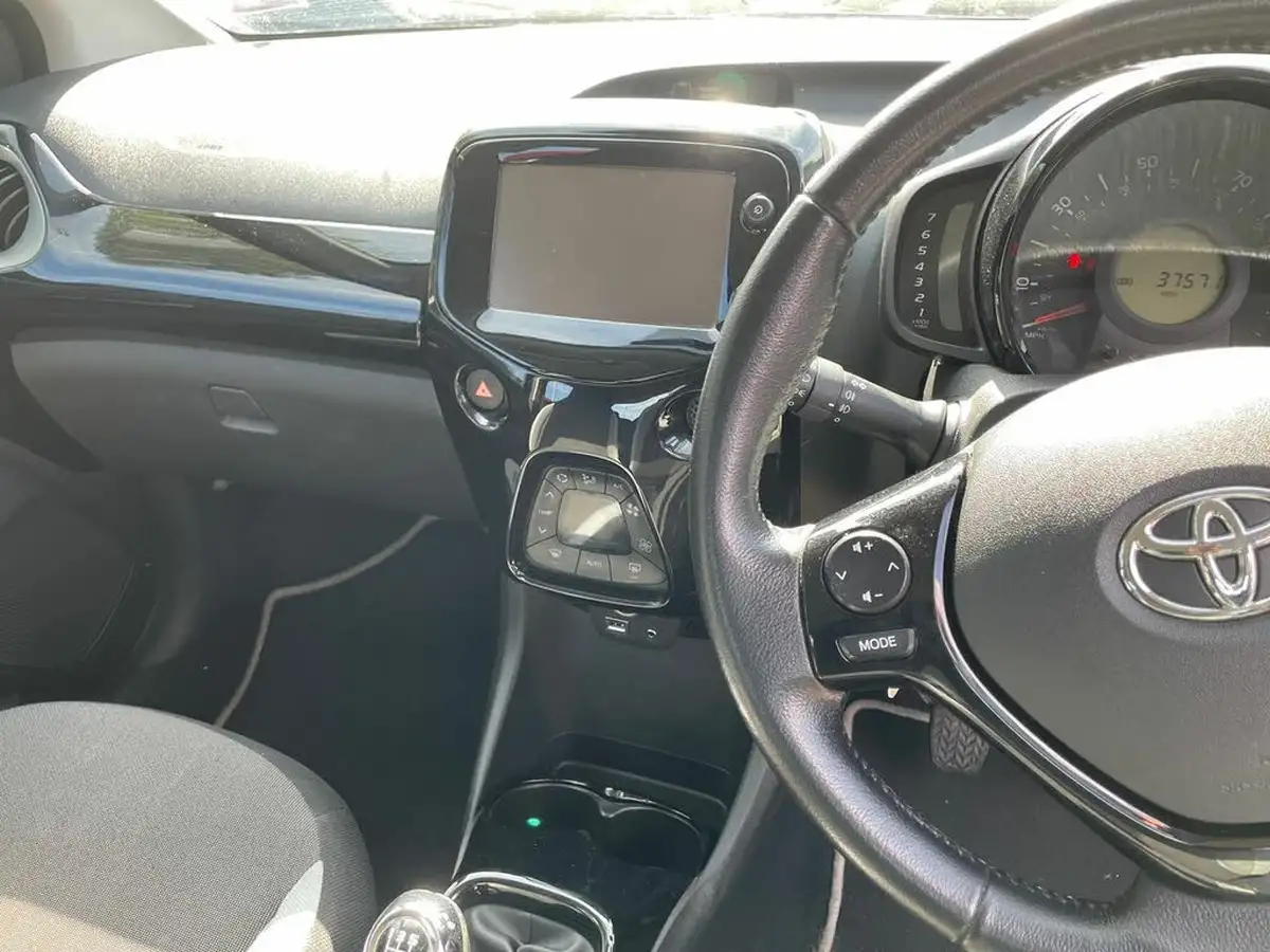 2015-toyota-aygo-10-vvt-i-x-clusiv-5d-big-17