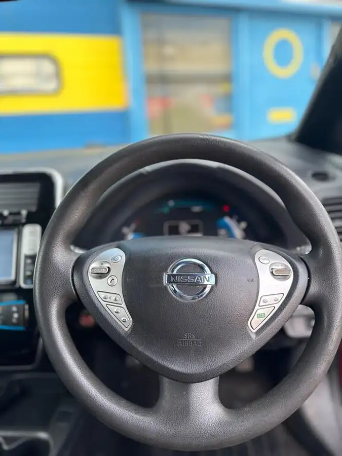 2014-nissan-leaf-e-acenta-big-54