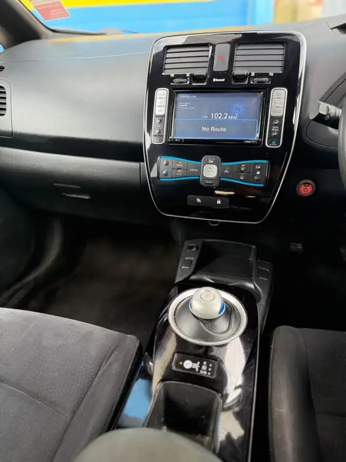 2014-nissan-leaf-e-acenta-big-78