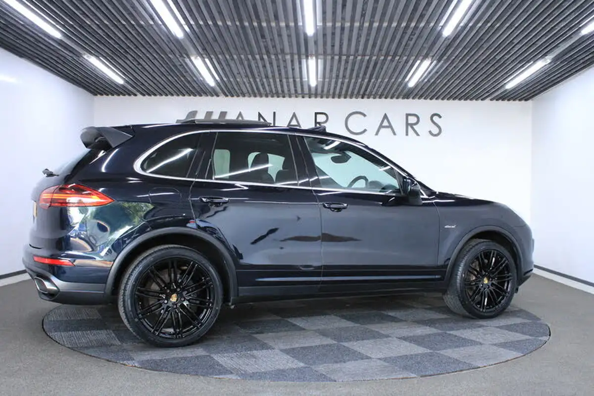 2016-porsche-cayenne-30td-big-27