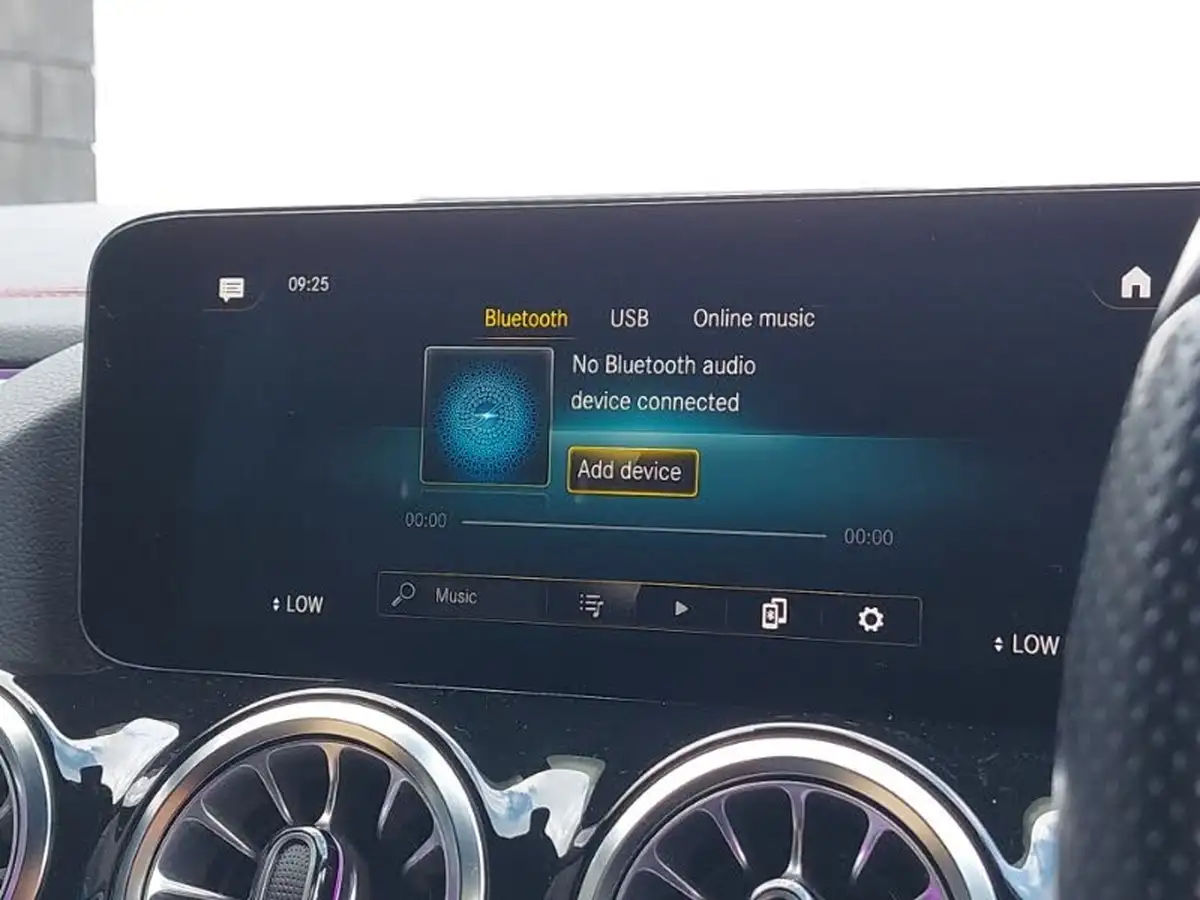 2022-mercedes-benz-eqa-e-eqa-250-amg-line-big-17