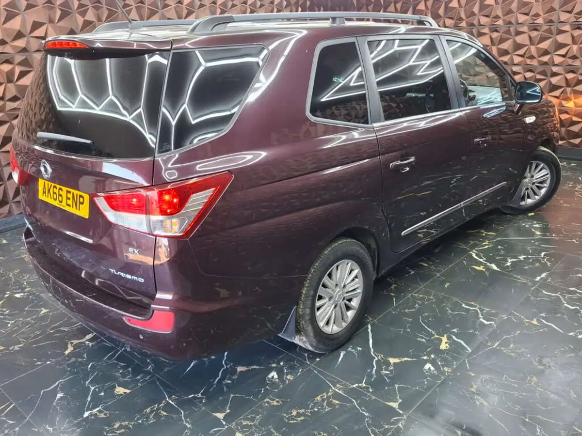 2016-kgm-ssangyong-turismo-22td-ex-big-4