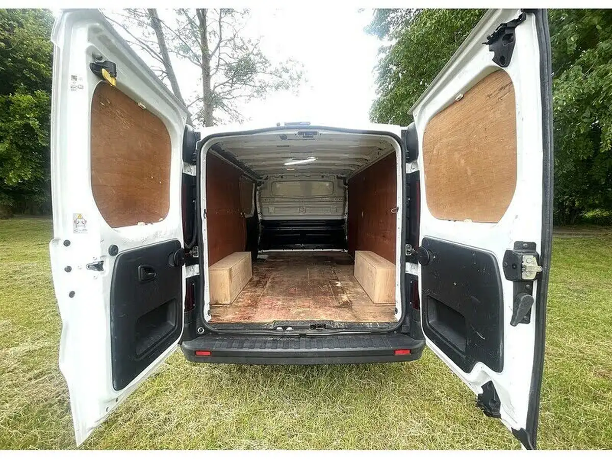 2017-vauxhall-vivaro-16cdti-2900-l2h1-120pseu6-panel-van-big-28