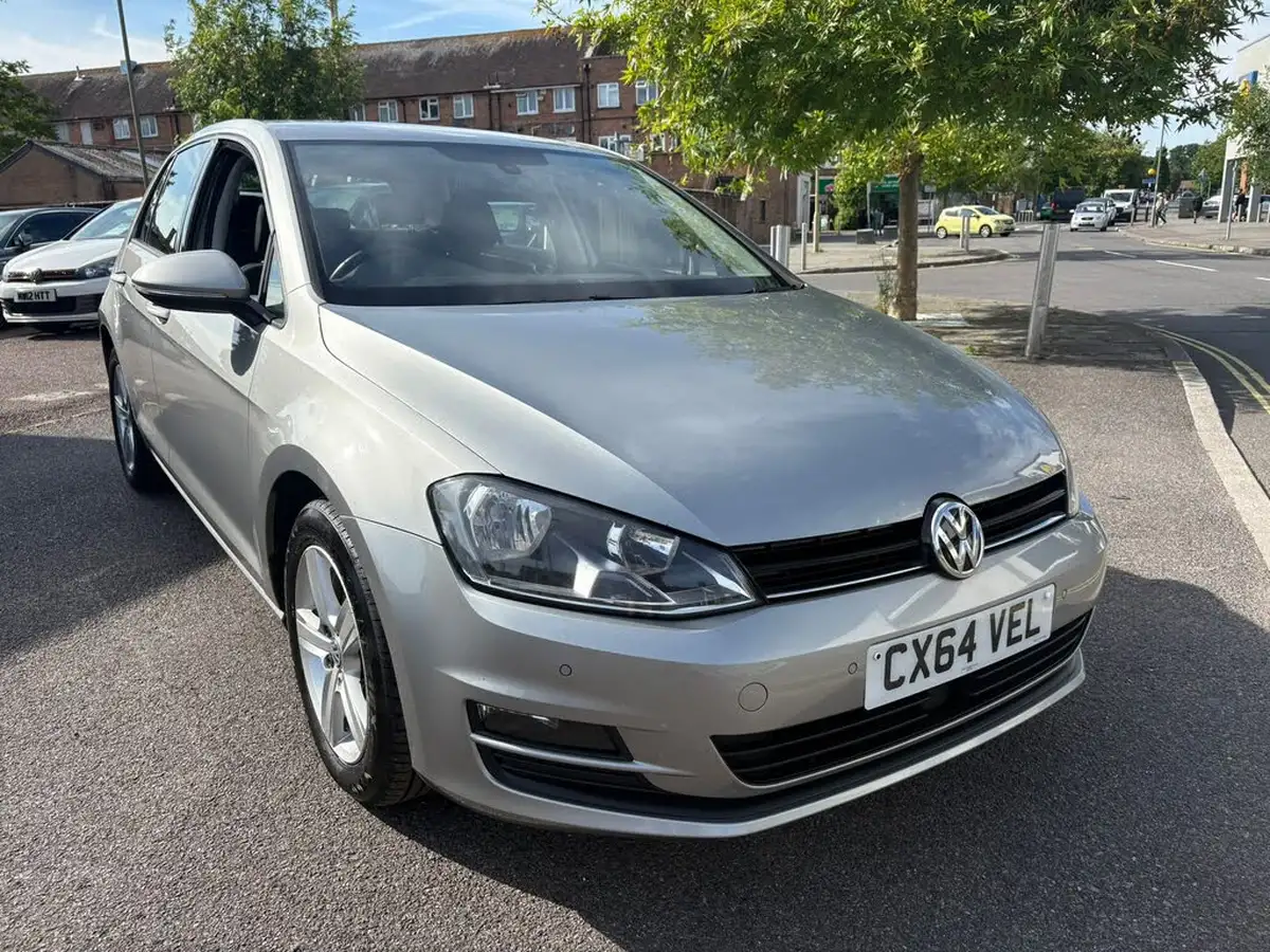 2014-volkswagen-golf-14-match-5d-big-0