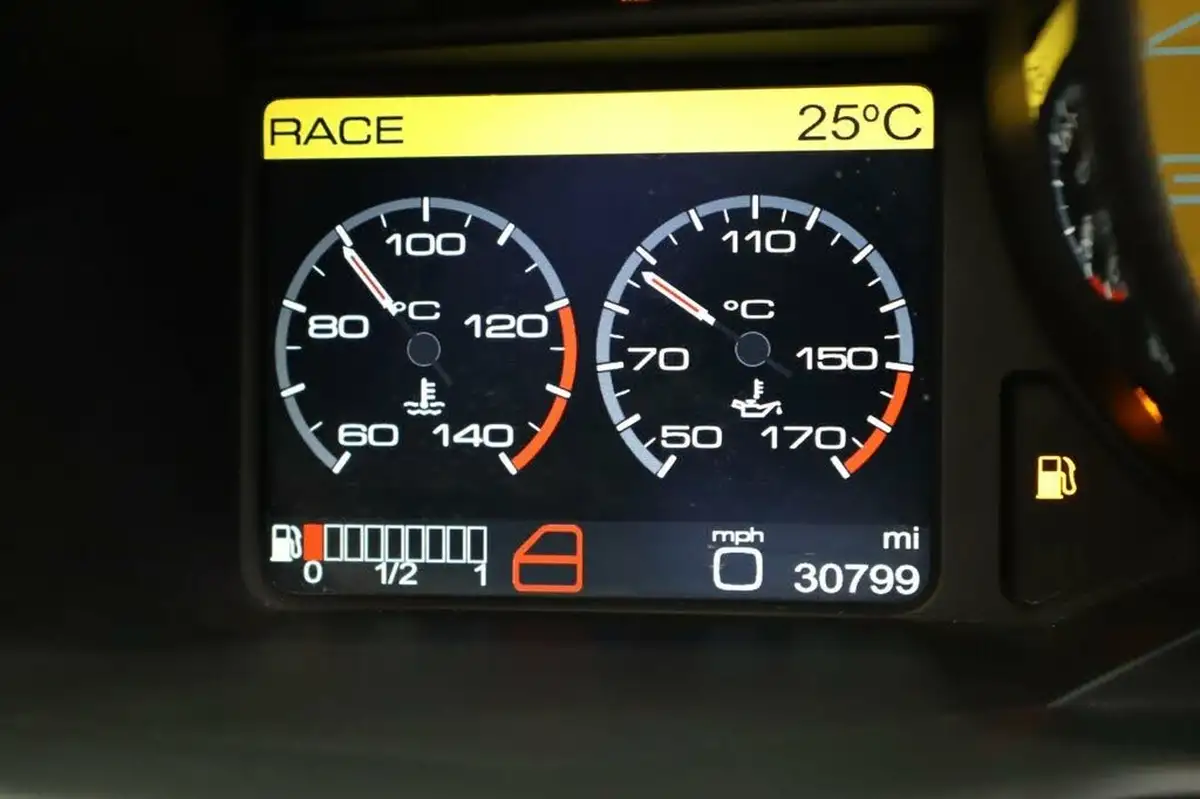 2012-ferrari-458-45-spider-big-34