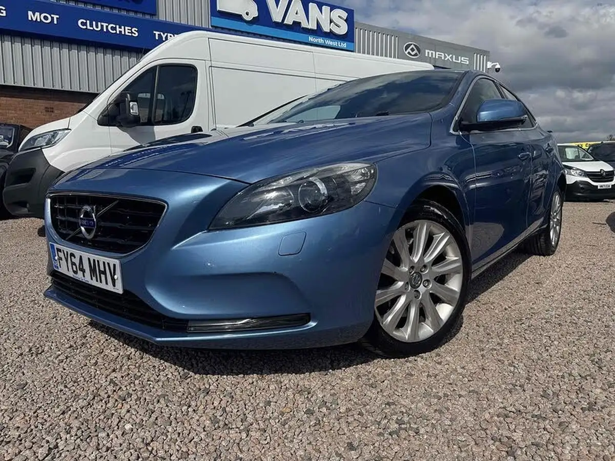 2014-volvo-v40-20td-d4-se-lux-190bhp-1969cc-geartronic-big-2