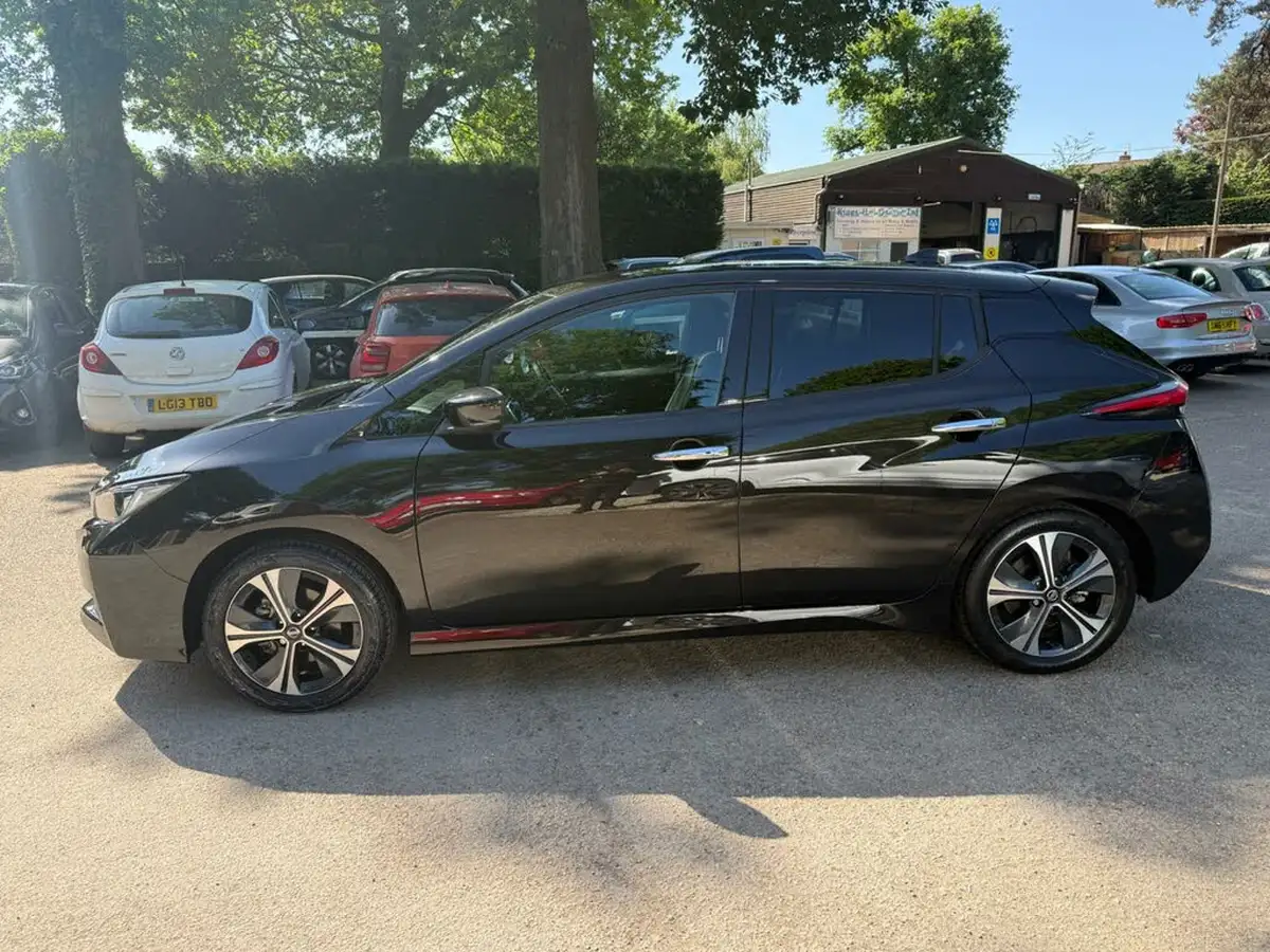 2021-nissan-leaf-e-tekna-big-3